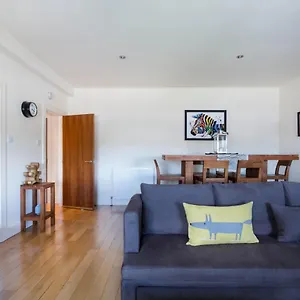 Brunswick St Apartment