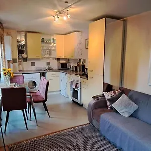 https://modern-aparment-by-brick-lane-london.cambridgehotelsuk.com