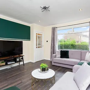Stylish 3 Bed Abode-parking And Garden Edinburgh